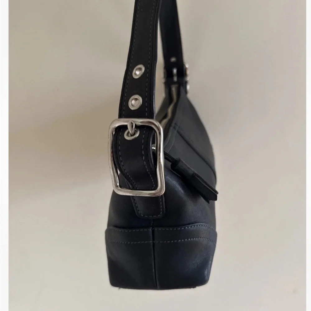 Coach Vintage Black Leather Hamptons SoHo Semi Baguette Shoulder Bag NWOT - Picture 4 of 10